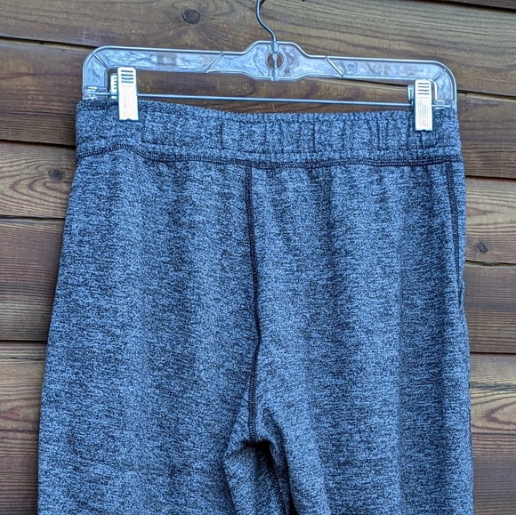 Under Armor woman's capris sweatpants - Picture 4 of 6